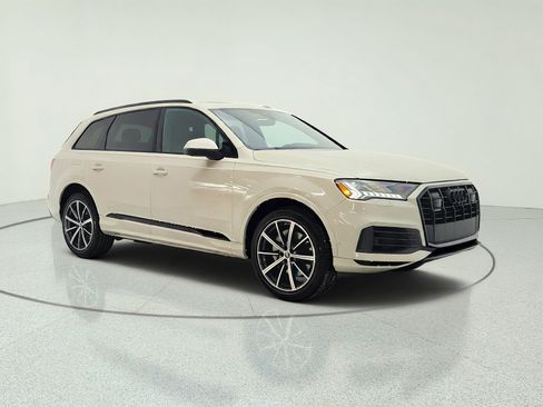 Used 2023 Audi Q7 3.0T Premium Plus w/ Premium Plus Package AWD/4WD image 3