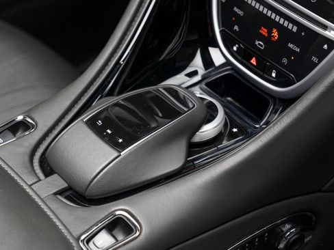 Used 2020 Aston Martin DB11 Volante RWD image 34