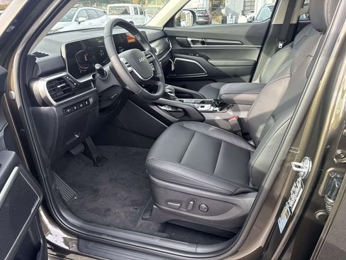 New 2025 Kia Telluride S image 8