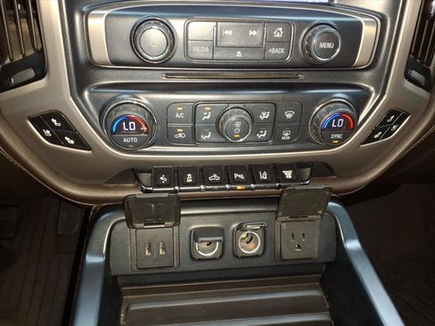 Used 2018 GMC Sierra 2500 Denali w/ Duramax Plus Package image 9