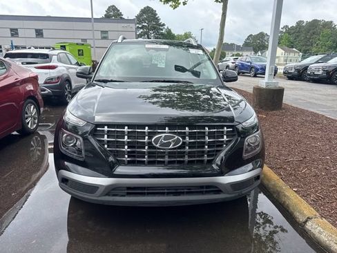 Used 2025 Hyundai Venue SEL FWD image 3
