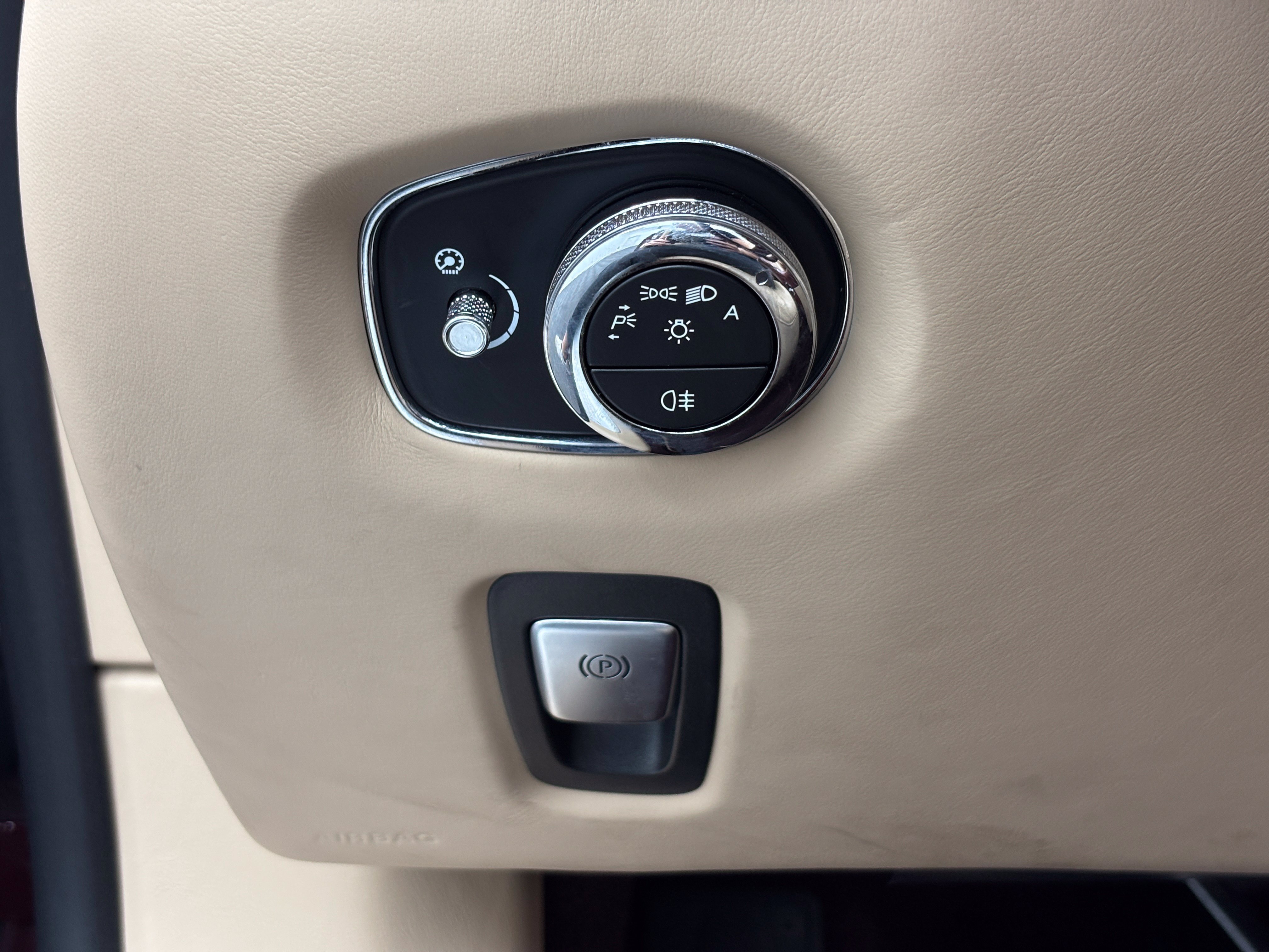 Used 2019 Aston Martin DB11 Volante RWD image 31
