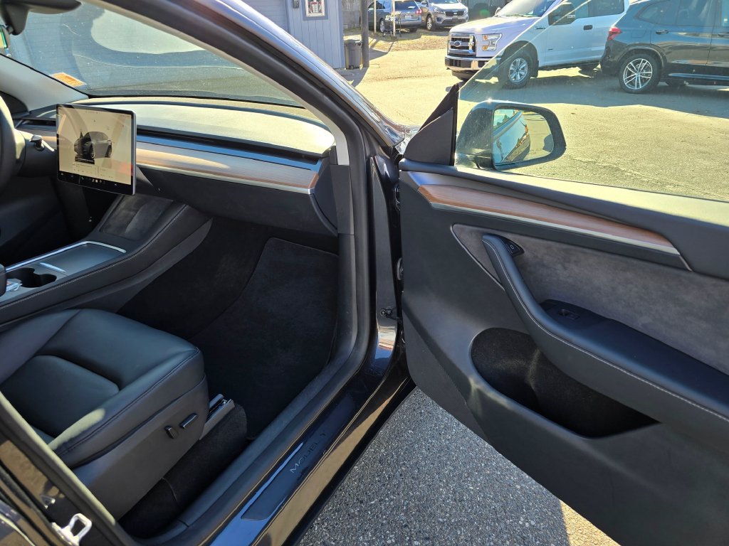 Used 2024 Tesla Model Y Long Range AWD/4WD image 10