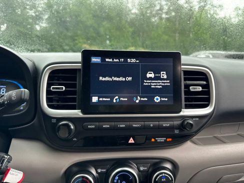 Used 2023 Hyundai Venue SEL FWD image 16