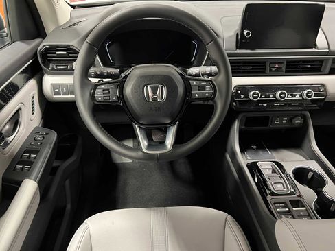 New 2025 Honda Pilot Touring image 18