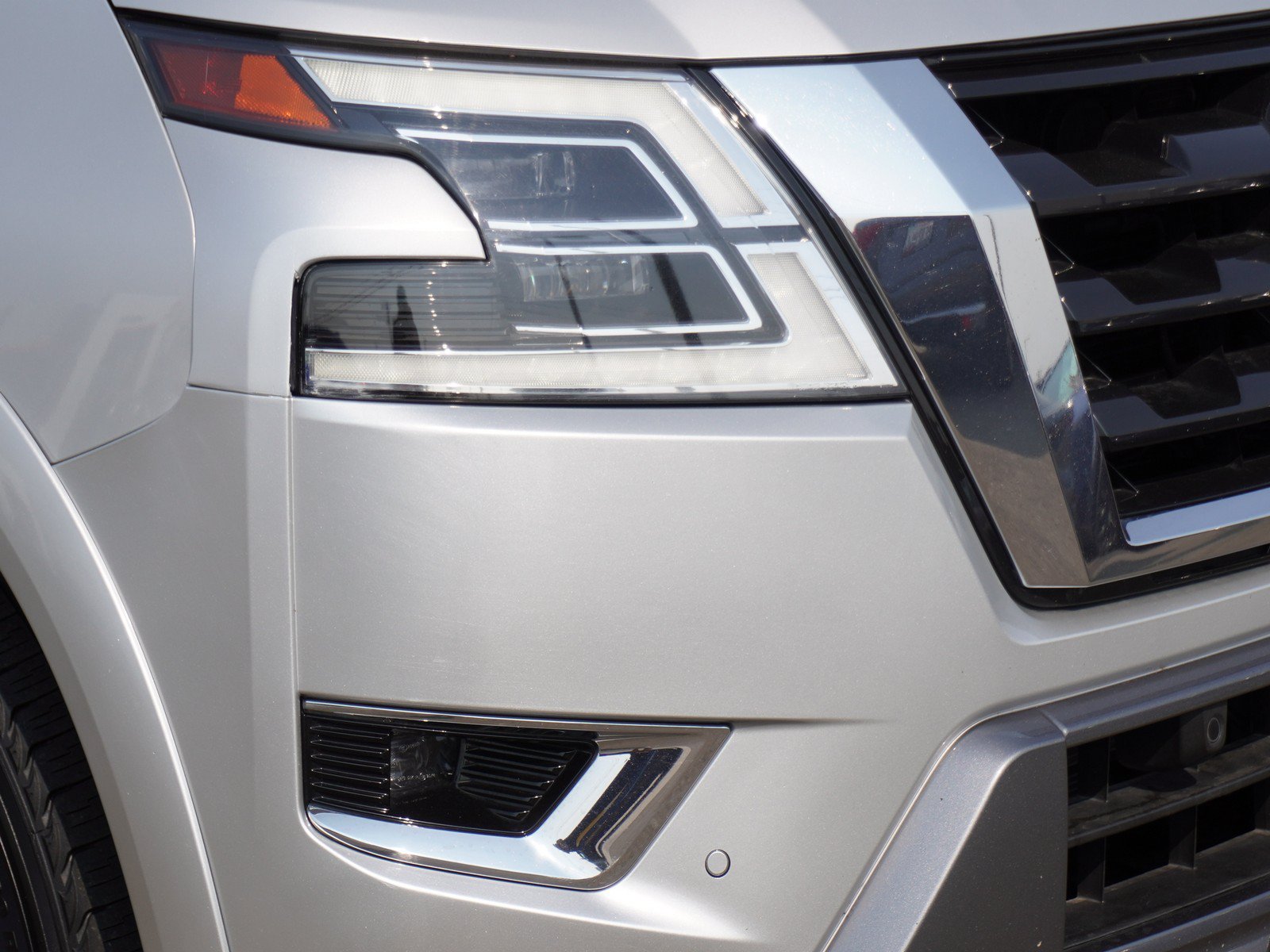 Used 2023 Nissan Armada SL w/ Captain's Chairs Package RWD image 3