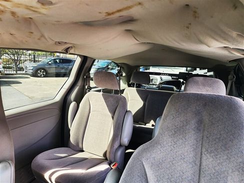 Used 2003 Chrysler Town & Country image 14