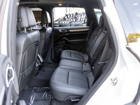 Used 2013 Porsche Cayenne Diesel AWD/4WD image 54