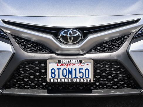 Used 2020 Toyota Camry SE FWD image 9