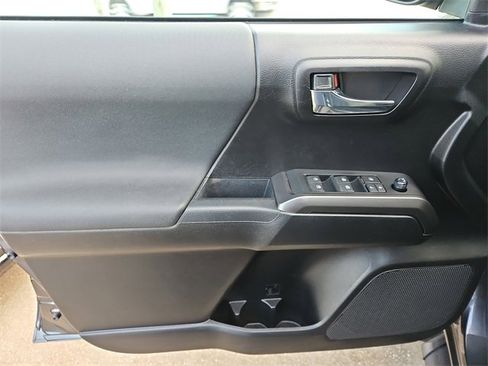 Used 2021 Toyota Tacoma TRD Off-Road image 16