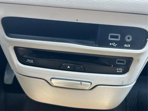 Used 2018 Chrysler Pacifica Limited w/ Advanced Safetytec Group FWD image 44