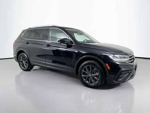 Certified 2022 Volkswagen Tiguan SE w/ Panoramic Sunroof Package image 3