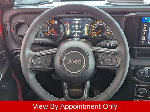 Used 2025 Jeep Wrangler Unlimited Rubicon w/ Convenience Group AWD/4WD image 24
