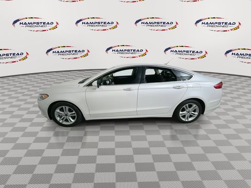 Used 2018 Ford Fusion SE w/ Fusion SE Technology Package image 5