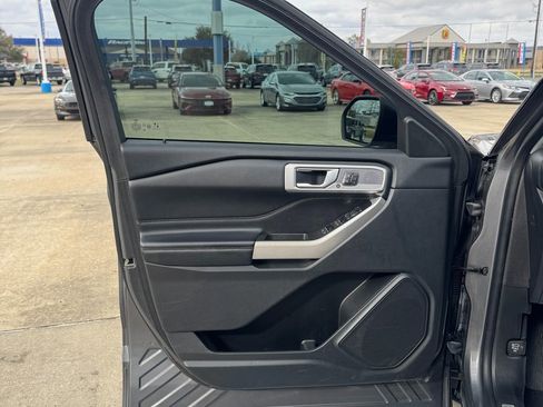 Used 2022 Ford Explorer Limited w/ Equipment Group 301A image 7