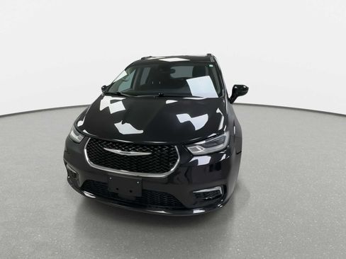 Used 2022 Chrysler Pacifica Touring-L FWD image 4