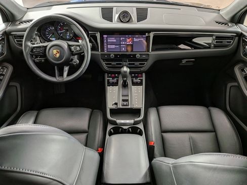 Certified 2025 Porsche Macan AWD/4WD image 21