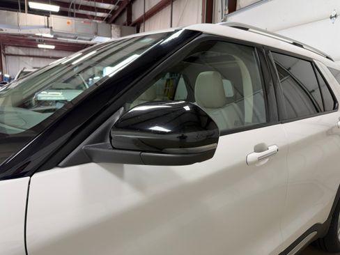 Used 2021 Ford Explorer Platinum w/ Equipment Group 601A AWD/4WD image 44