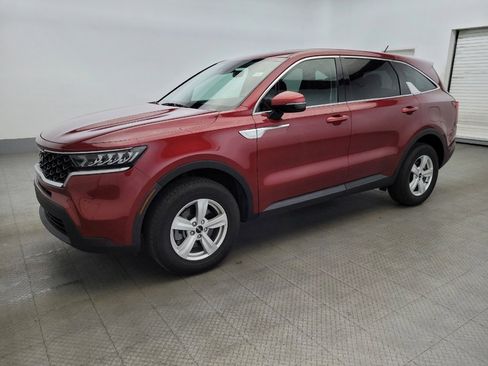 Used 2022 Kia Sorento LX image 2