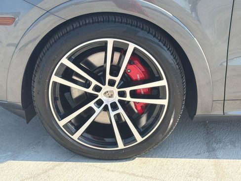 Used 2024 Porsche Cayenne S AWD/4WD image 11