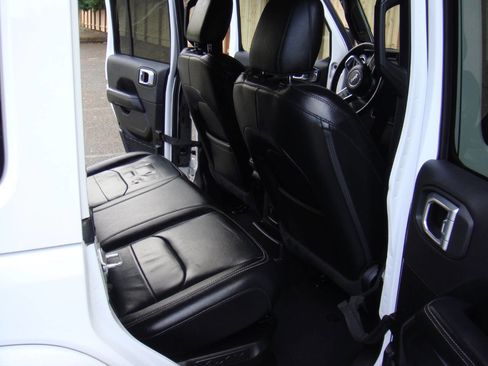 Used 2022 Jeep Wrangler Unlimited Sahara w/ Cold Weather Group image 14