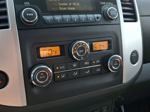 Used 2014 Nissan Frontier PRO-4X w/ Pro-4x Graphics Package AWD/4WD image 15