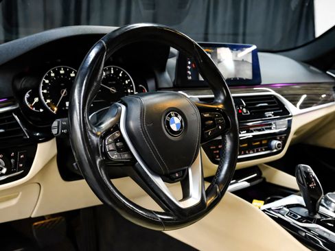 Used 2017 BMW 530i w/ Premium Package RWD image 22