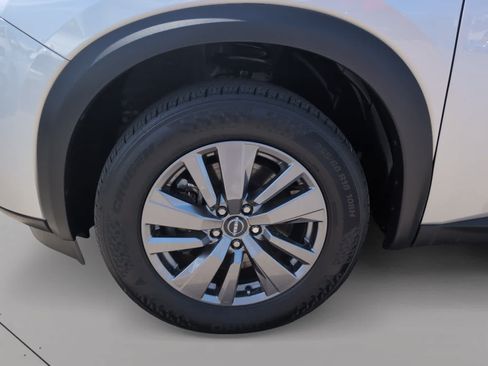Used 2025 Nissan Pathfinder SV AWD/4WD image 9