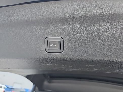 Used 2021 GMC Yukon Denali w/ Denali Premium Package image 6