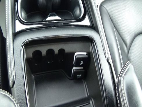 Used 2026 Chrysler Pacifica Limited FWD image 38