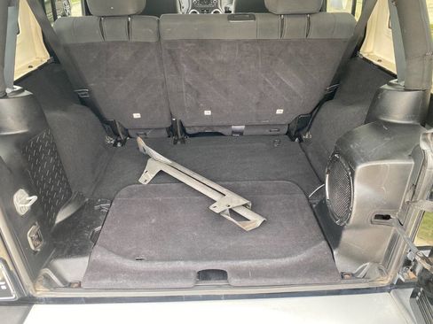 Used 2011 Jeep Wrangler Unlimited Sahara image 11