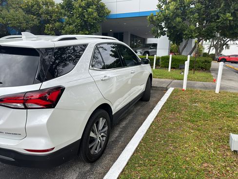 Used 2022 Chevrolet Equinox Premier image 12