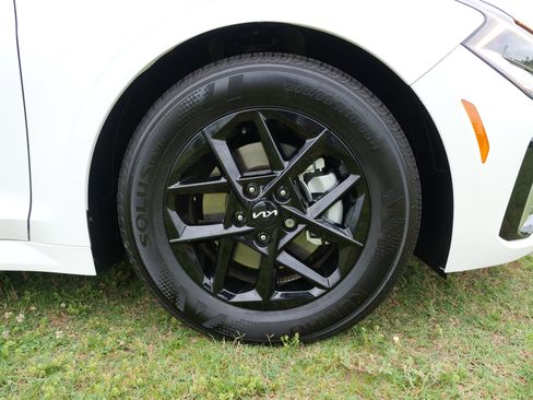 New 2025 Kia K5 LXS image 10