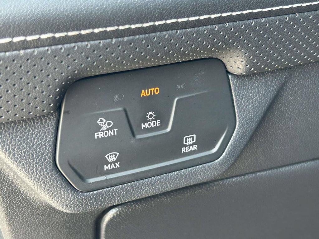 Used 2024 Volkswagen Atlas SE AWD/4WD image 18