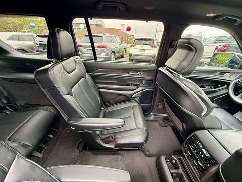 Used 2021 Jeep Grand Cherokee L Overland w/ Luxury Tech Group IV AWD/4WD image 17