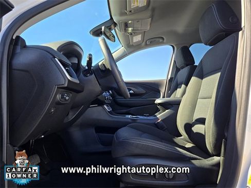 Used 2024 GMC Terrain SLE w/ Driver Convenience Package image 9