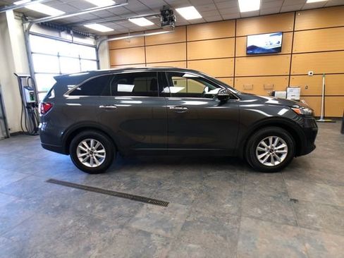 Used 2020 Kia Sorento LX image 8
