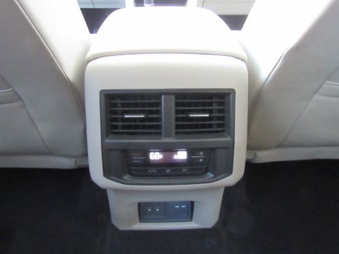 Used 2022 Volkswagen Atlas SE w/ Panoramic Sunroof Package image 28