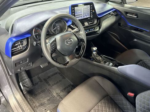 Used 2022 Toyota C-HR XLE FWD image 13