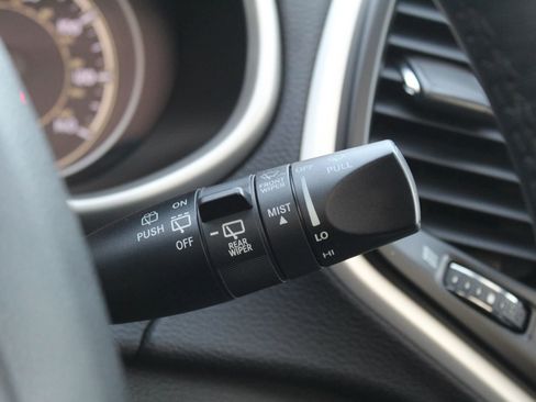 Used 2015 Jeep Cherokee Trailhawk w/ Comfort/Convenience Group image 29