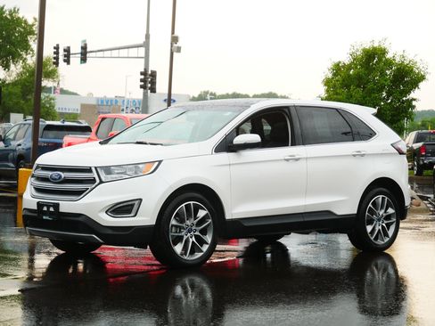 Used 2018 Ford Edge Titanium w/ Equipment Group 301A AWD/4WD image 2