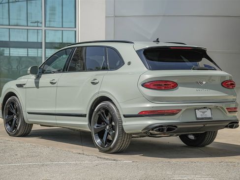 New 2025 Bentley Bentayga Extended Wheelbase image 3