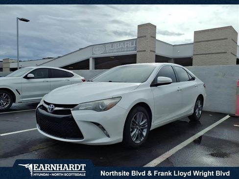 Used 2017 Toyota Camry image 1