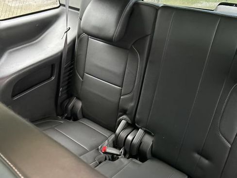 Used 2017 GMC Yukon SLT AWD/4WD image 5