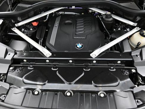 Used 2023 BMW X5 xDrive40i AWD/4WD image 8