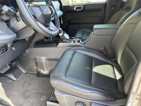 New 2025 Ford Bronco Badlands w/ Sasquatch Package image 9