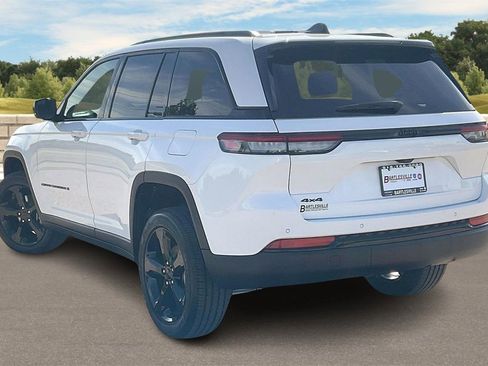 New 2025 Jeep Grand Cherokee Altitude image 3