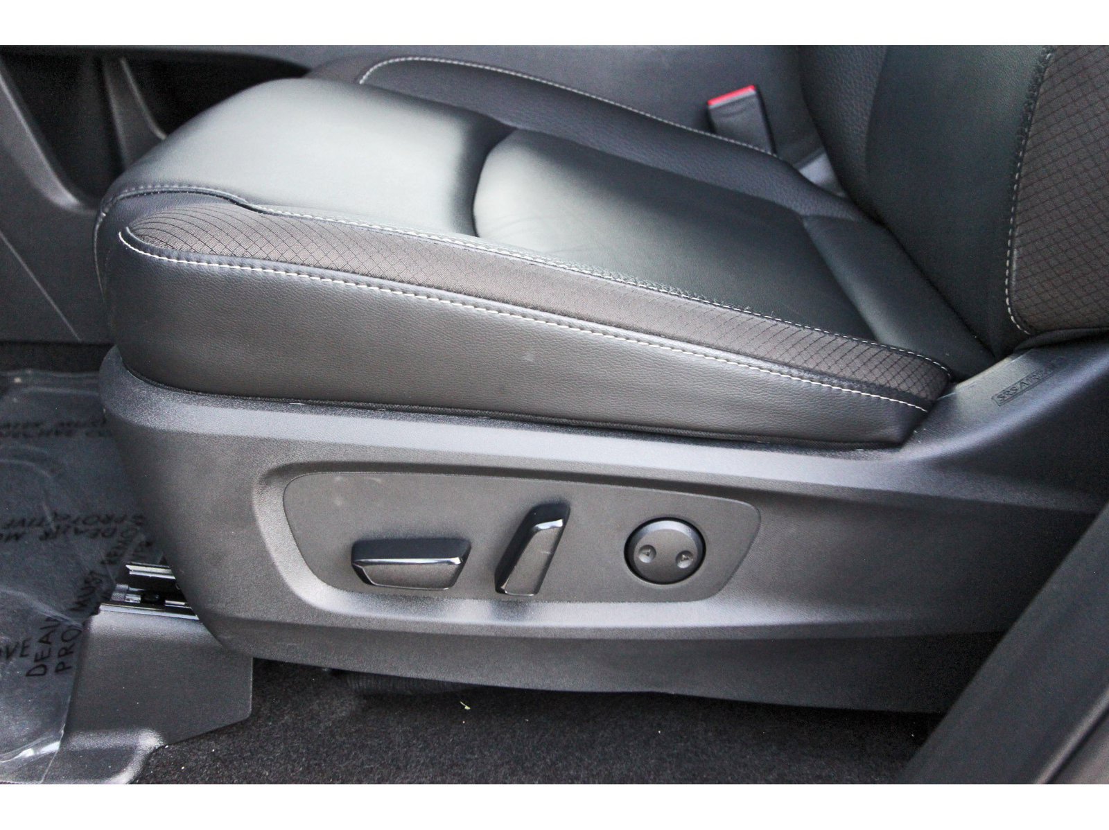 Certified 2025 Nissan Pathfinder SL FWD image 33
