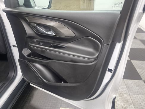 Used 2024 GMC Terrain SLT image 25
