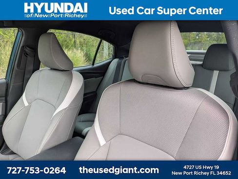 Used 2025 Toyota Camry SE FWD image 7